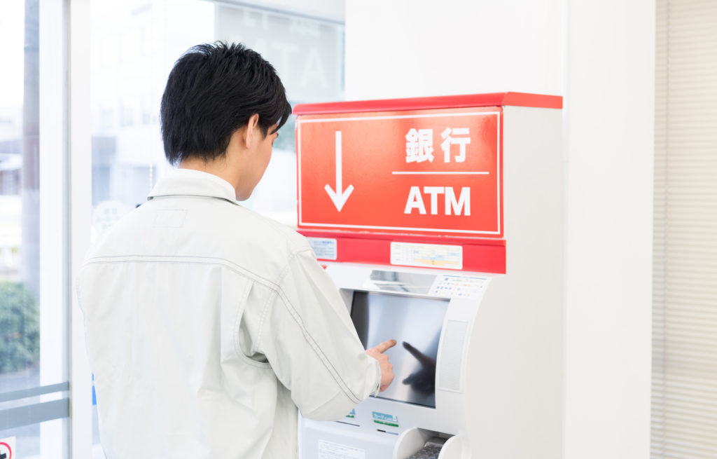 男性　ATM　キャッシング
