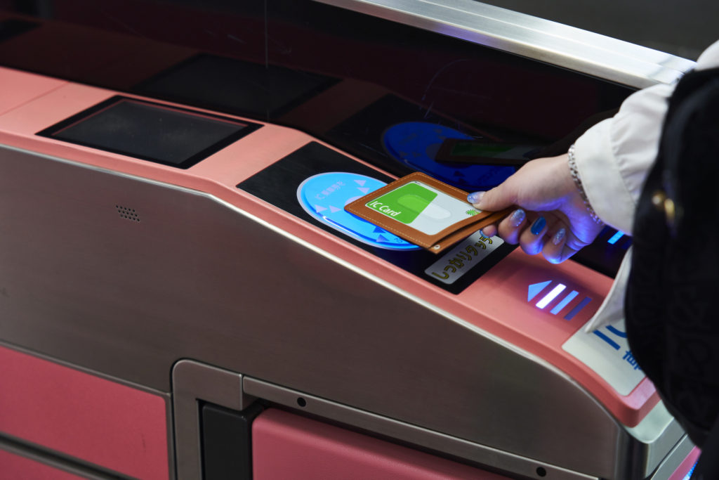 Suica　タッチ　改札